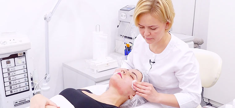 Лечение акне у косметолога ▷ Поверхностный гликолевый пилинг при угревой болезни